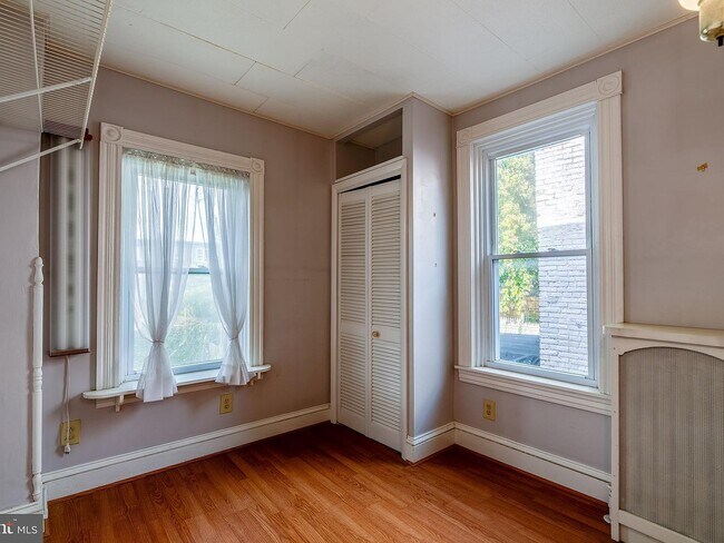 Building Photo - 524 Howard Ave