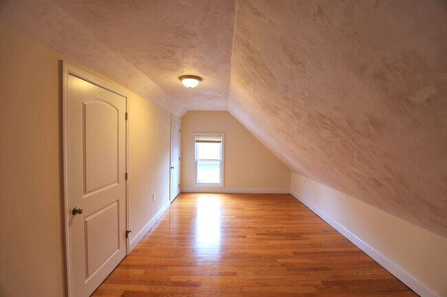 Building Photo - 62 Lincoln St