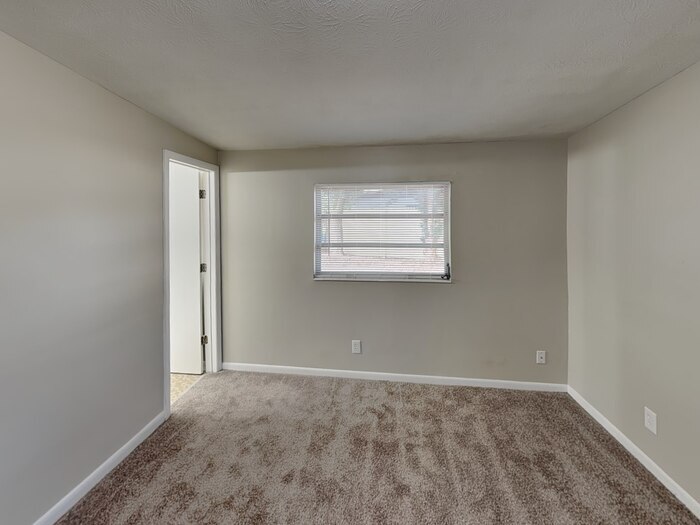 Building Photo - 1566 Quante Rd