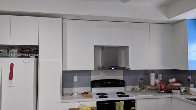 Building Photo - 15509 N Miami Lakeway