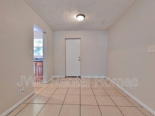 Building Photo - 4525 Rainer Rd