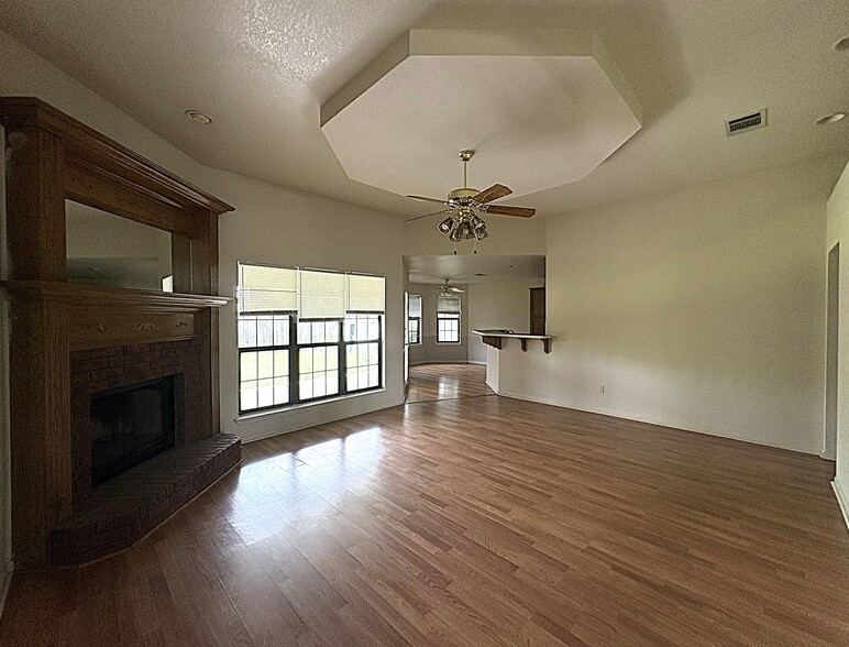 Building Photo - 3912 Bur Oak Dr