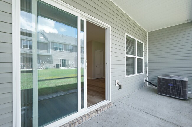 Building Photo - 10 Brown Thrasher Ct