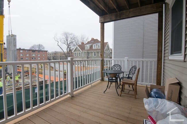 Building Photo - Charming 3 Bedroom-No Broker Fee