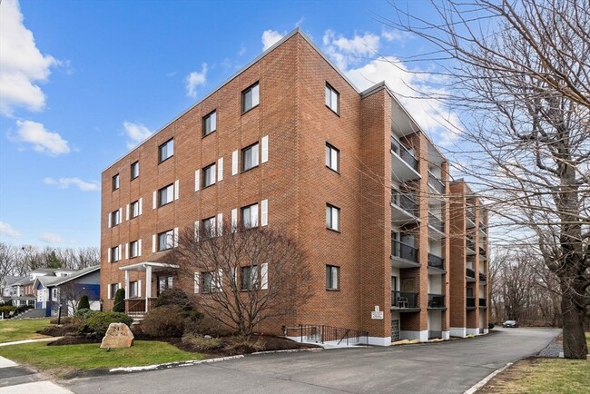 Building Photo - 245 Sea St