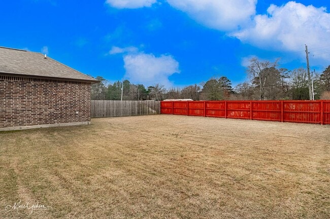 Building Photo - Fully Furnished: Lucien Fields South Shreveport