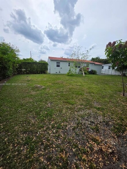 Building Photo - 1611 Coral Gate Dr