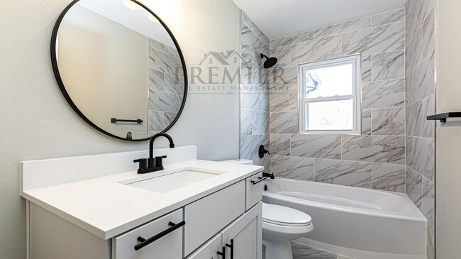 Building Photo - 7509 Lamar Ave