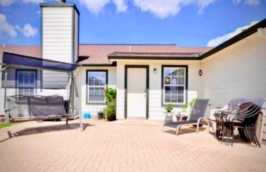 Building Photo - 9008 Gainsborough Dr