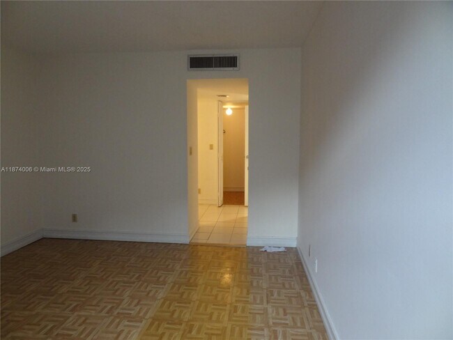 Building Photo - 3401 N Country Club Dr