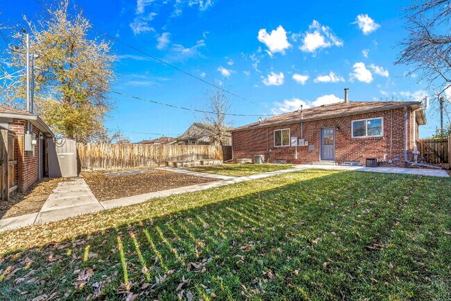 Building Photo - $3,640.95 - $300 OFF First Month's Rent - 4 Bedroom, 3 Bath, Single Family Home in Denver with Fi...