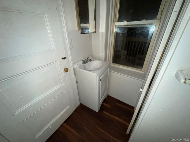 Building Photo - 30 E Main St