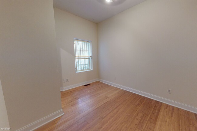 Building Photo - 3 br, 2 bath Triplex - 1619 DIAMOND ST Unit A