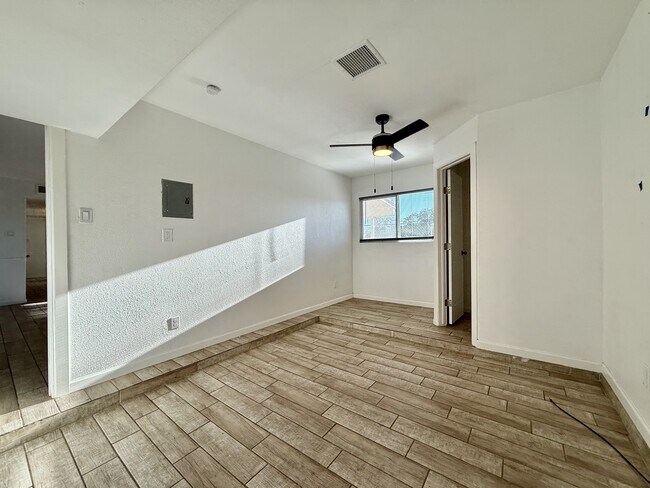 Building Photo - 10833 Cardigan Dr