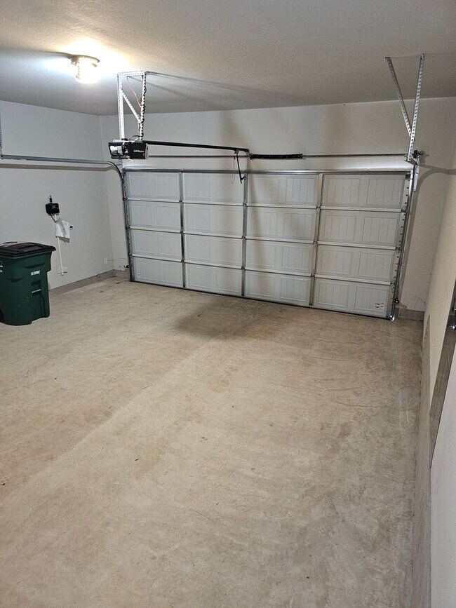 Building Photo - $500 discount for Lease signed in June!
