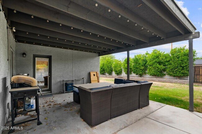 Building Photo - 2224 E Sells Dr