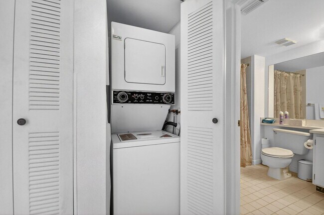 Building Photo - 3146 Via Poinciana