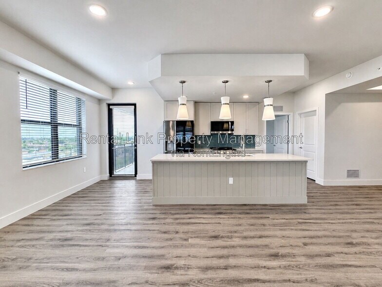 Building Photo - 414 Cape Coral Pkwy E