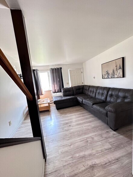 Living room - 29 Renihan Mdws