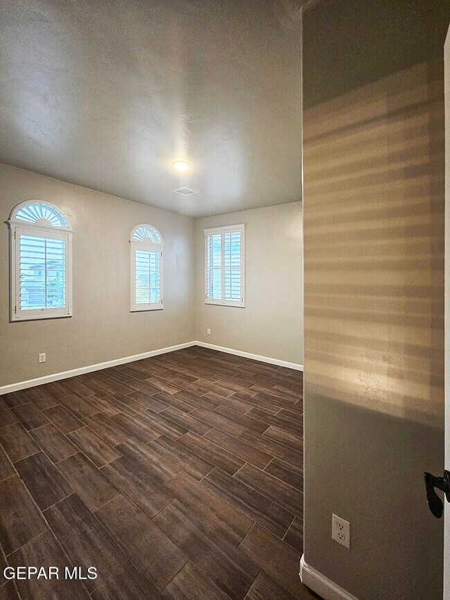 Building Photo - 13185 Tiverton Rd