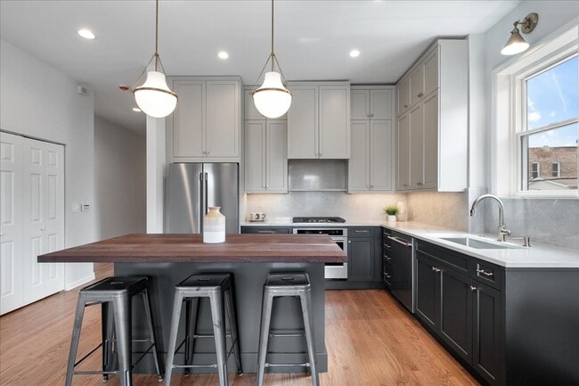 Building Photo - 217 S Bell Ave