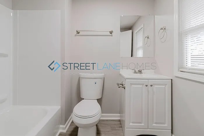 Building Photo - 800 Chester Ave