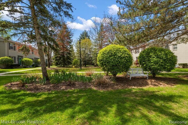 Building Photo - 1652 Graefield Rd