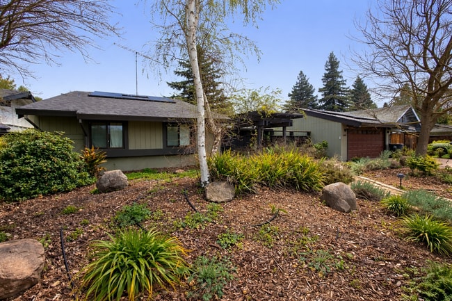 Building Photo - 1118 Marina Cir