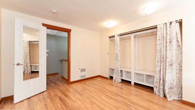 Building Photo - 3606 22nd Ave W