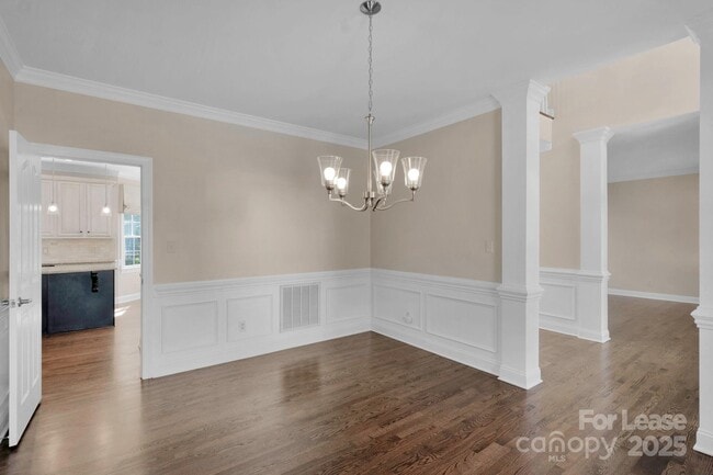 Building Photo - 1202 Coachman Dr