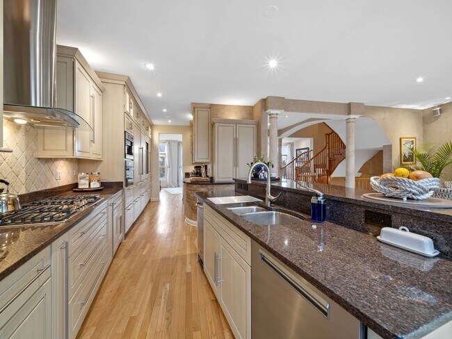 Building Photo - 2048 Valor Ct