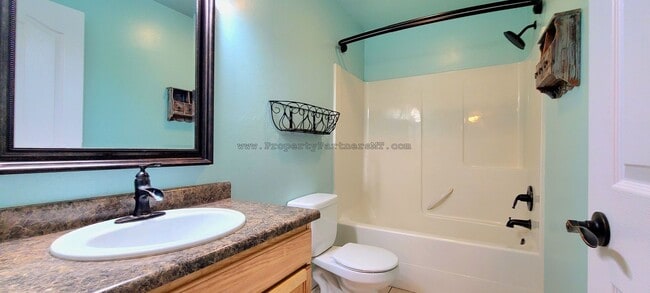 Building Photo - *** Beautiful Condo - 3Bed 2Bath ***