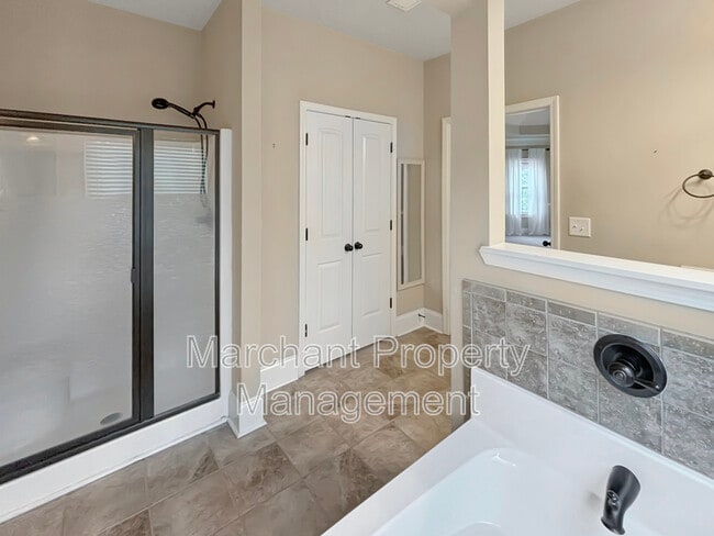 Building Photo - 32 Governors Lake Way
