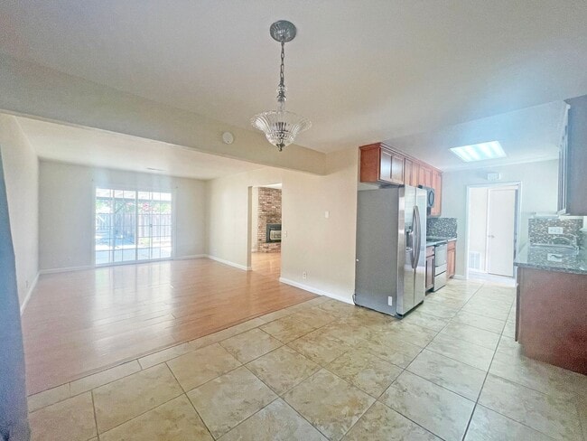 Building Photo - Charming 3/2 Gilroy