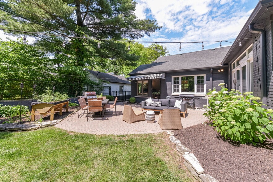 Building Photo - 5939 Gladden Dr