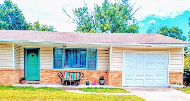 Building Photo - 3 bd, 1.5 ba house, N  Central location, f...