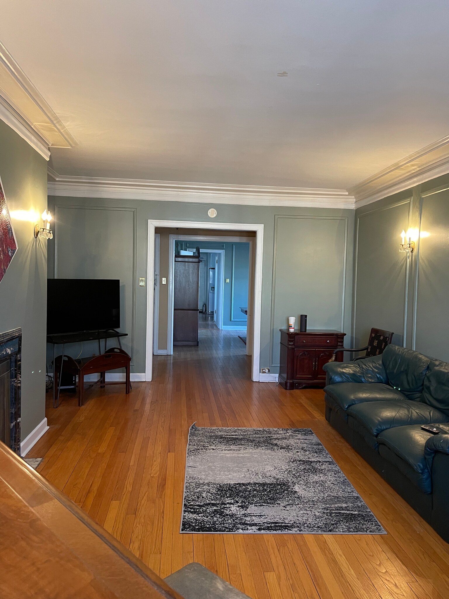 Living Room - 6334 N Sheridan Rd