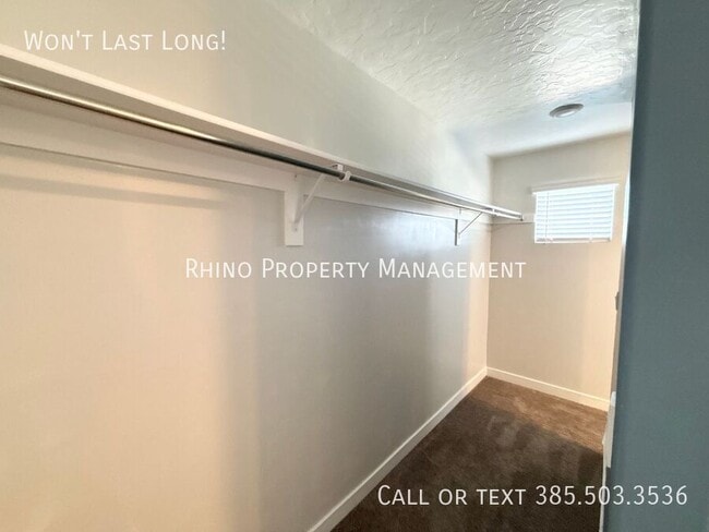 Building Photo - 1092 E Vessel Ct