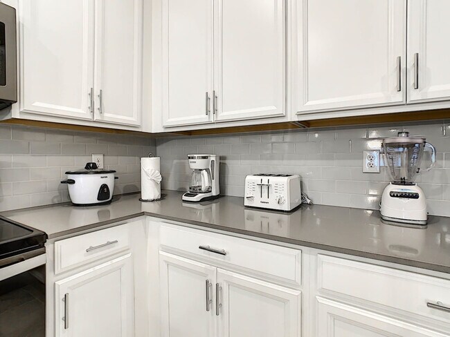 Building Photo - 1147 Drop Ln
