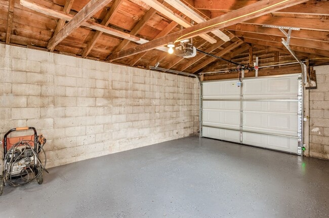 Building Photo - 366 E Hinman Ave