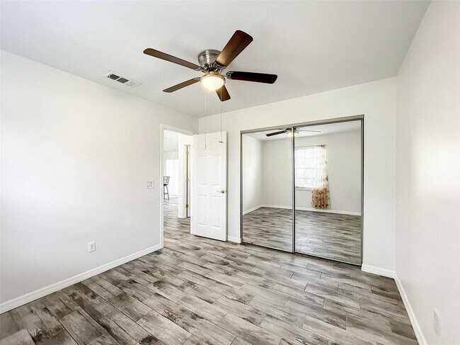 Building Photo - 2887 SW Ann Arbor Rd