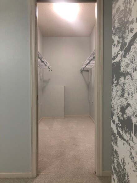 Building Photo - 1680 Oakbrooke Ct