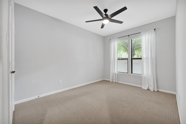 Building Photo - 1320 Studer St