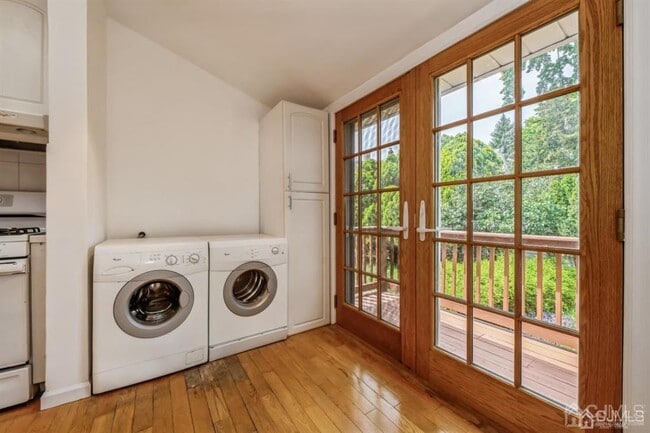 Building Photo - 114 S 5th Ave