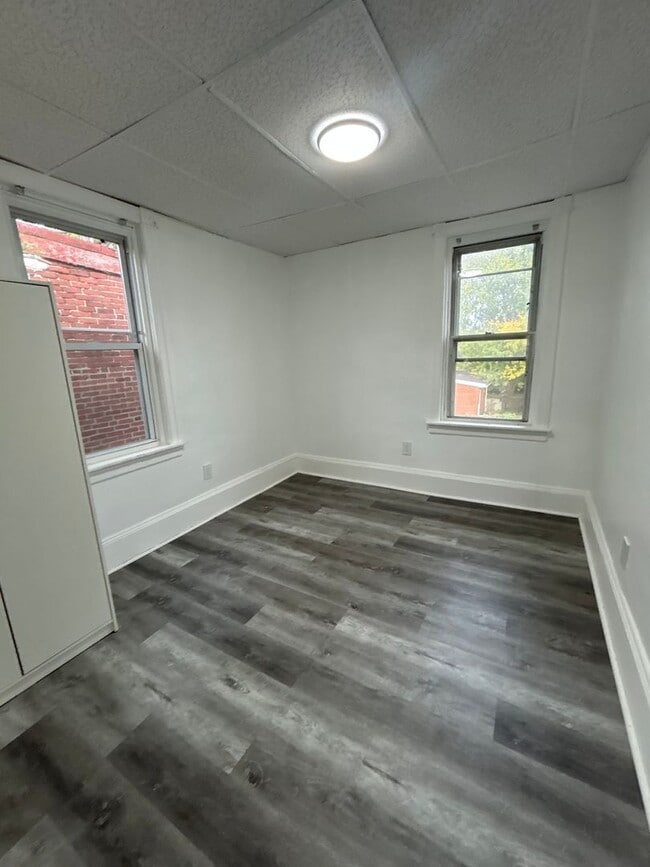 Building Photo - 1484 Louis St