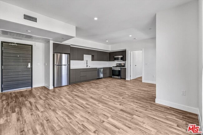 Building Photo - 1537 S Wilton Pl