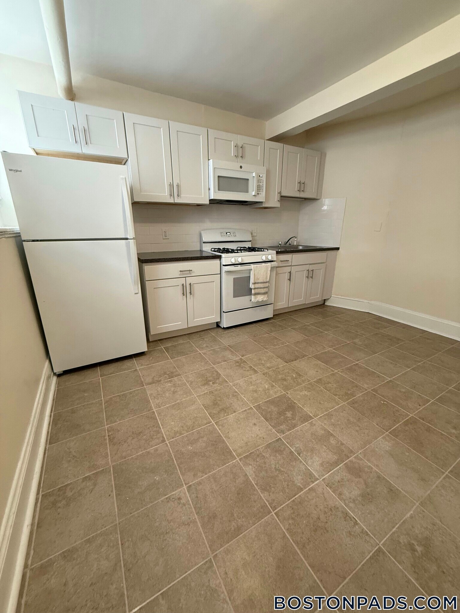 Building Photo - 17 Barrows St