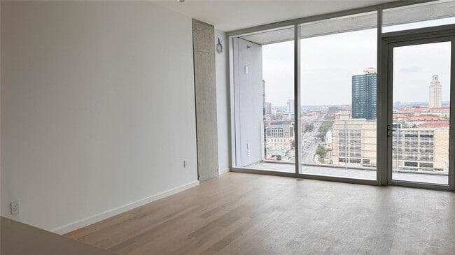 Building Photo - 313 W 17th St