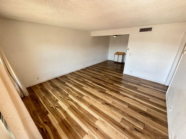 Building Photo - Charming 1Bed/1Bath First-Level Condo!