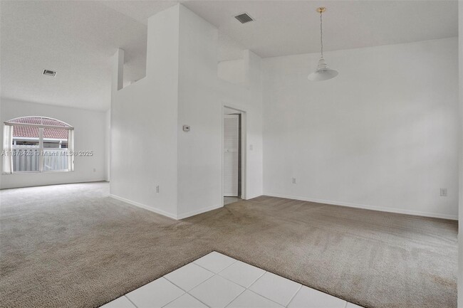 Building Photo - 10660 SW 20th Ct